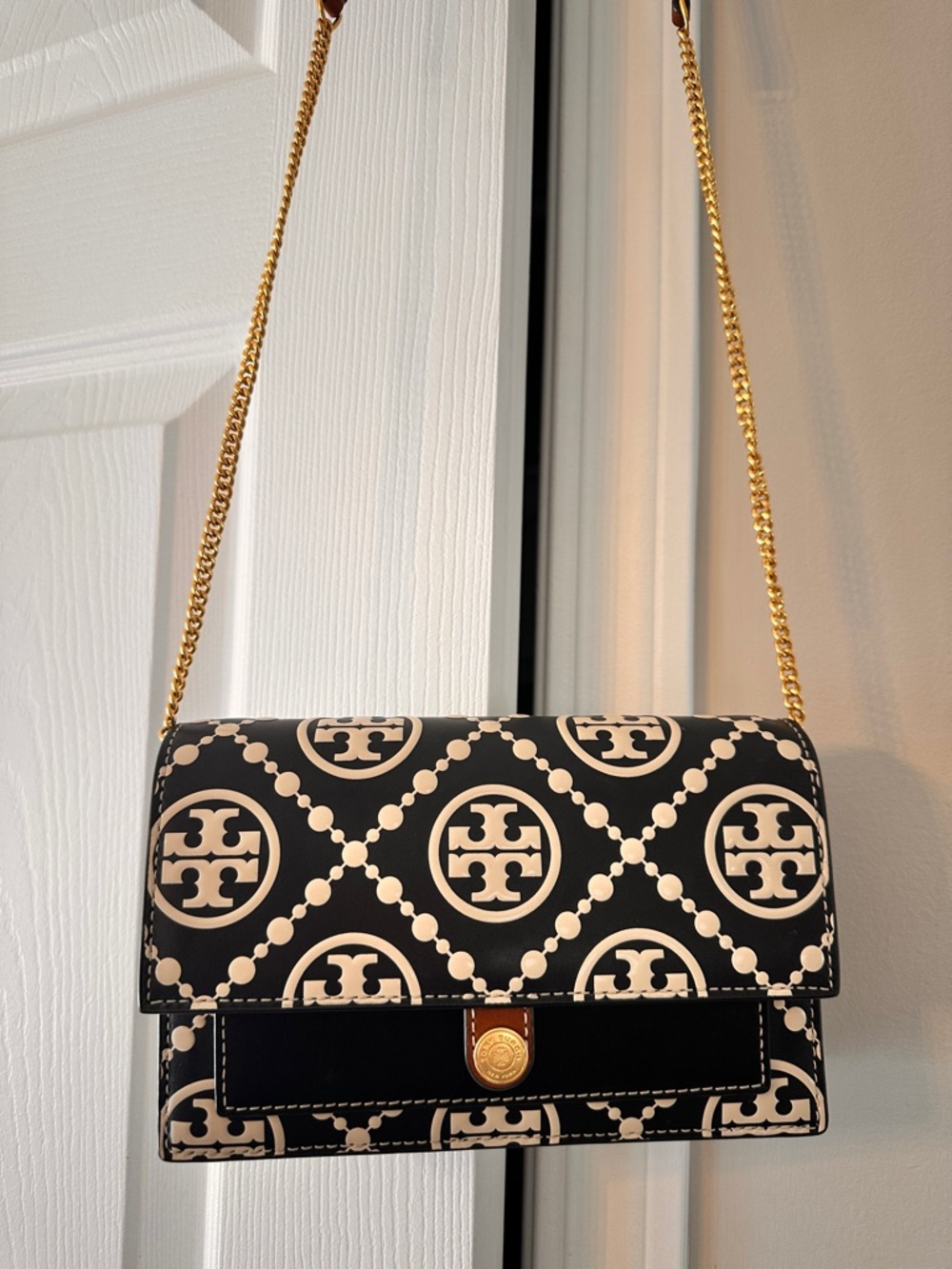 Authentic Tory Burch leather crossbody bag